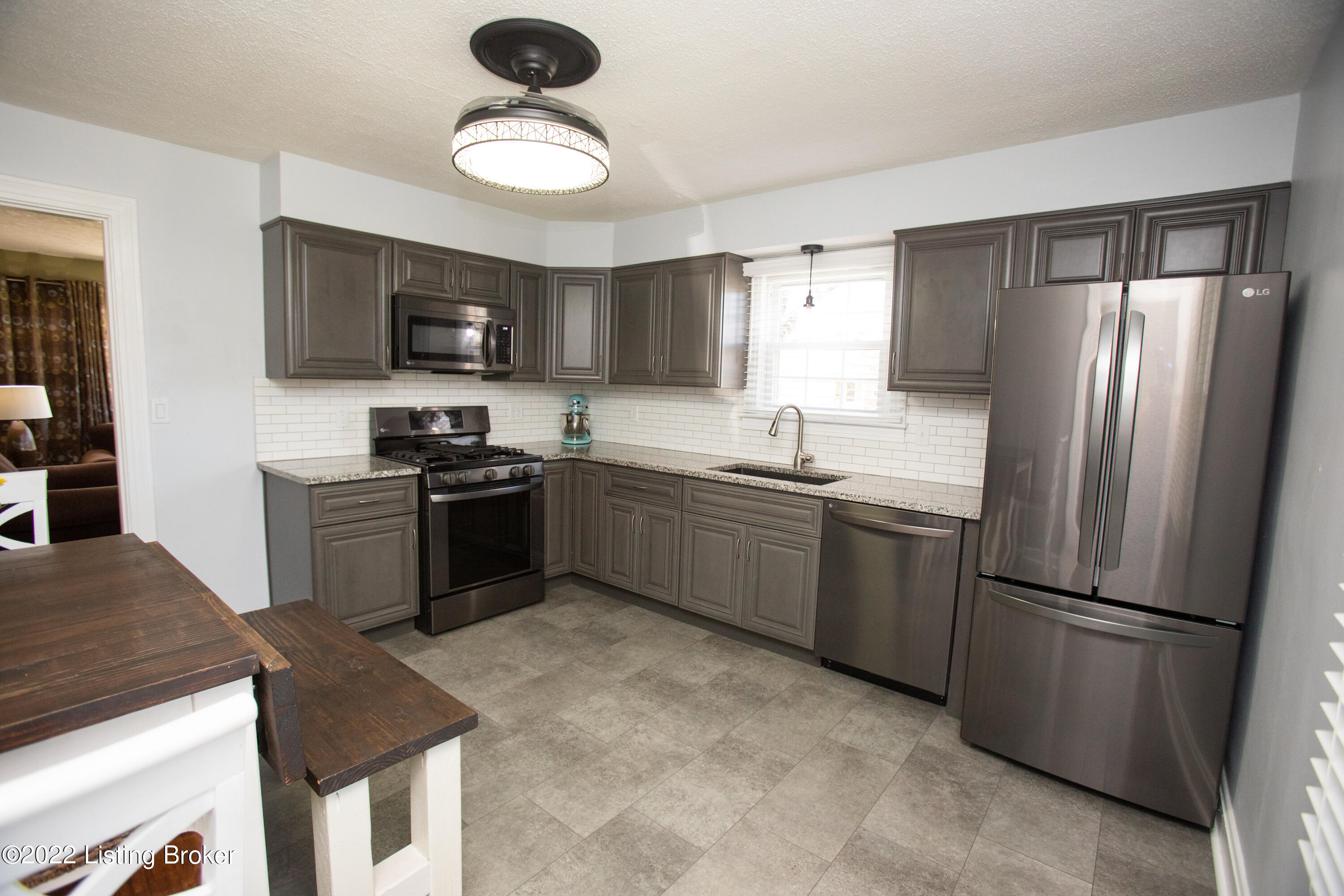 8101 Kerry Road Louisville, KY 40258 - Photo 6 of 31 Kitchen