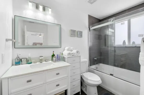 $564,900 | 6363 Seagrape Circle, Margate, FL 33063