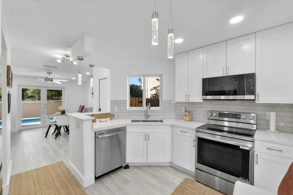 $564,900 | 6363 Seagrape Circle, Margate, FL 33063