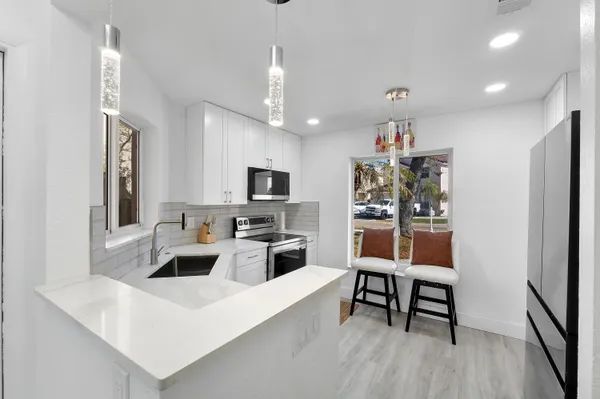 $564,900 | 6363 Seagrape Circle, Margate, FL 33063