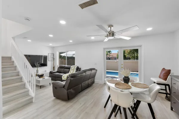 $564,900 | 6363 Seagrape Circle, Margate, FL 33063