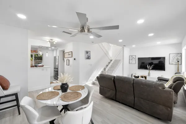 $564,900 | 6363 Seagrape Circle, Margate, FL 33063