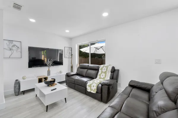 $564,900 | 6363 Seagrape Circle, Margate, FL 33063