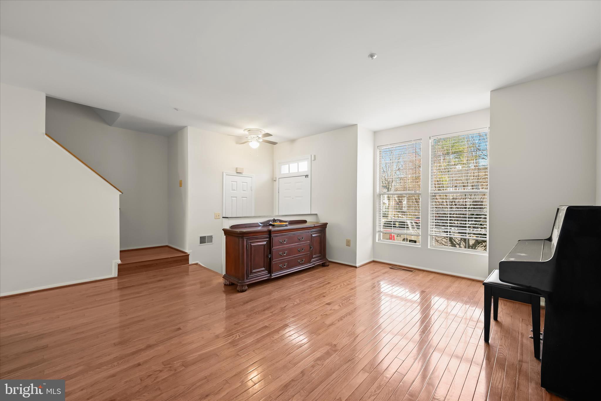 10789 Kitchener Court Bowie, MD 20721 - Photo 11 of 36 Living Room