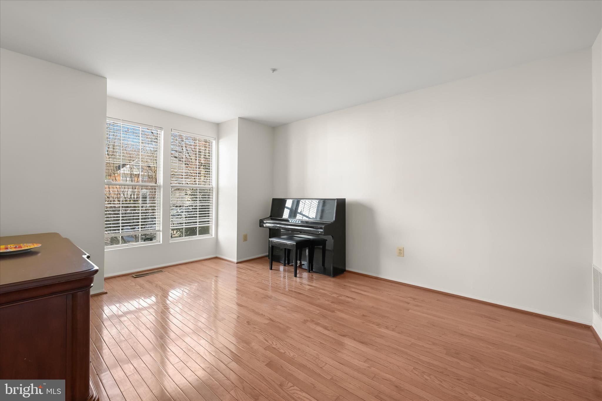 10789 Kitchener Court Bowie, MD 20721 - Photo 10 of 36 Living Room