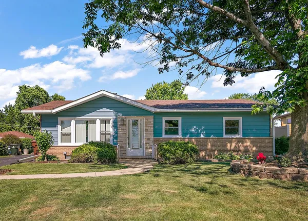 $274,900 | 16045 Debra Drive, Oak Forest, IL 60452