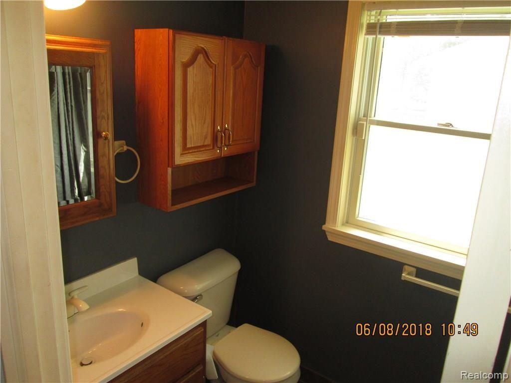 2077 Covert Road Burton, MI 48509 - Photo 26 of 34 IMG_5367 (1).JPG
