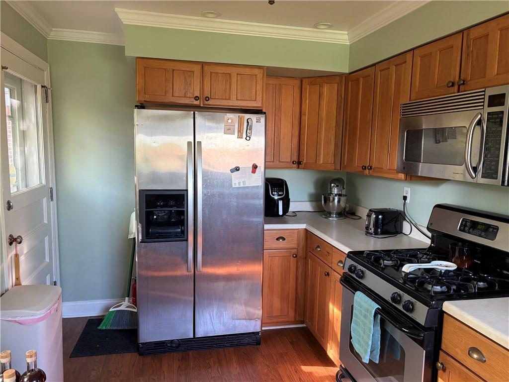 359 Dorseyville Road Pittsburgh, PA 15215 - Photo 10 of 29 a kitchen with granite countertop a refrigerator stove and cabinets
