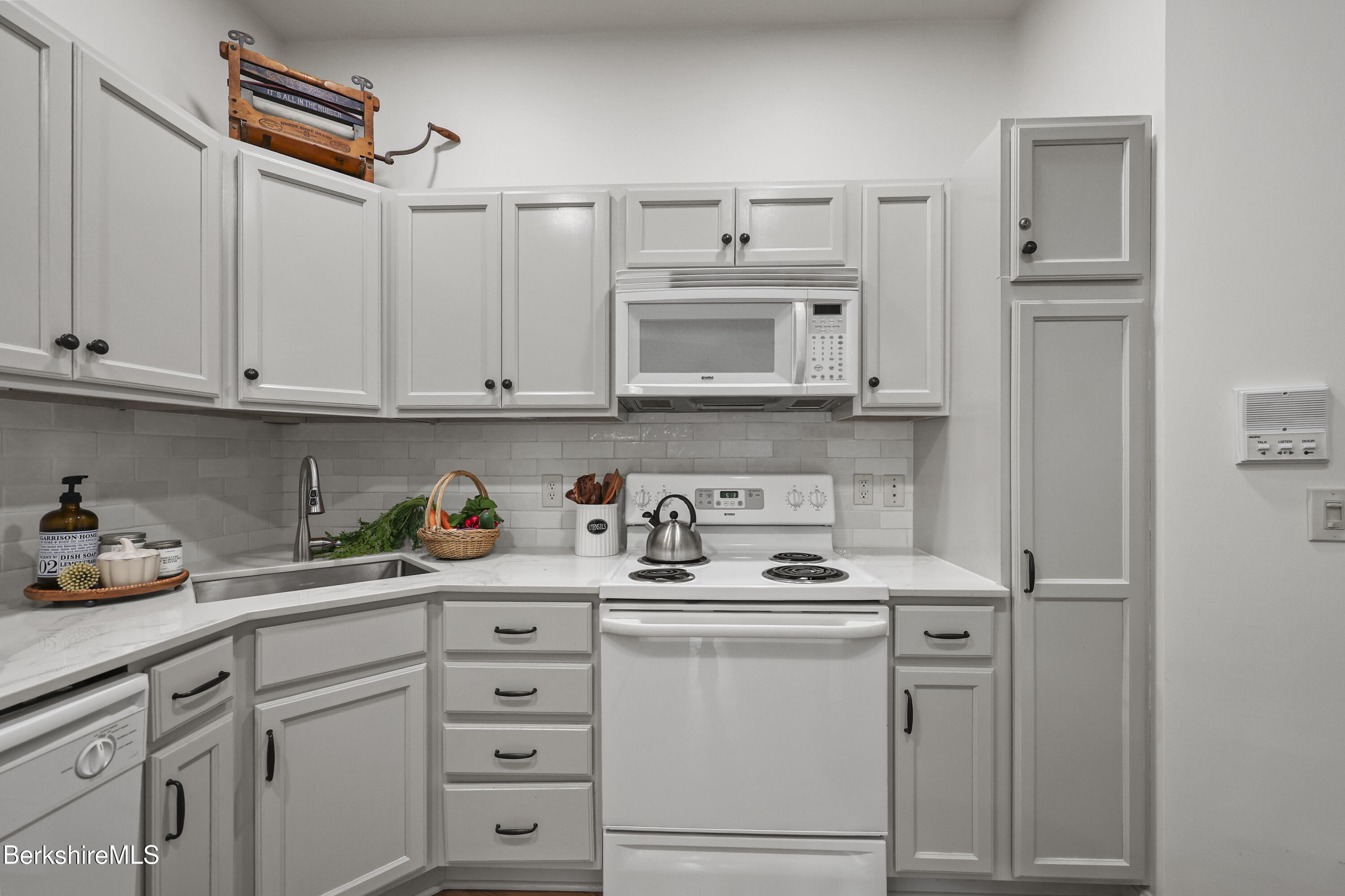 37 Corey Road, Unit 843 Hancock, MA 01237 - Photo 8 of 49 35 Kitchen