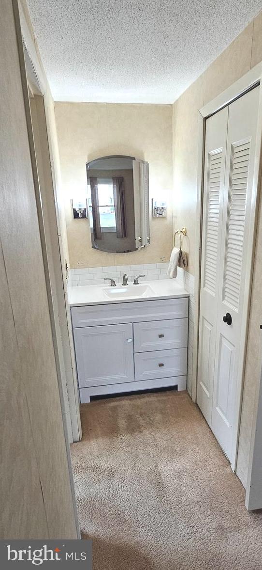 53 Crosswicks Chesterfield Road Chesterfield, NJ 08515 - Photo 15 of 35 Vanity and Closet in Master Bedroom