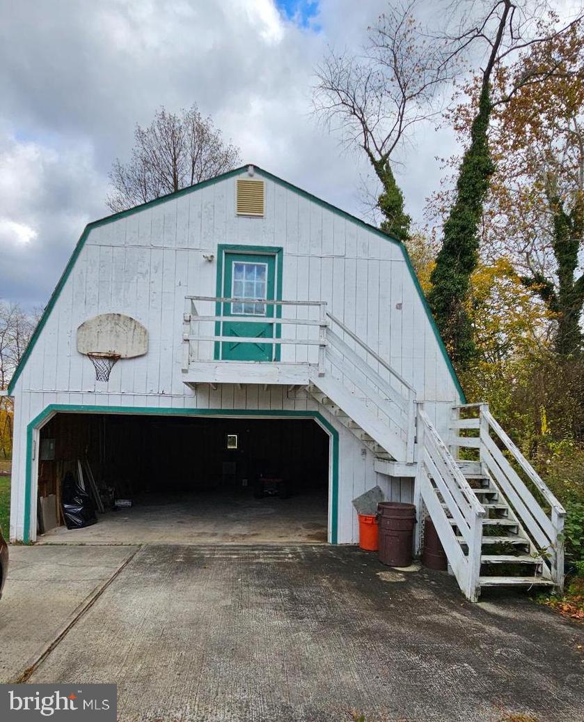 53 Crosswicks Chesterfield Road Chesterfield, NJ 08515 - Photo 31 of 35 a view of a car garage