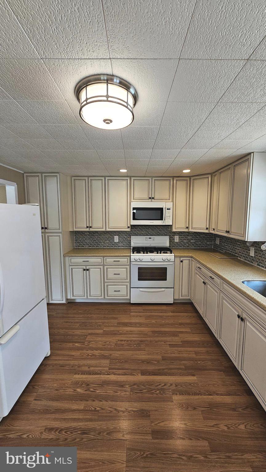 53 Crosswicks Chesterfield Road Chesterfield, NJ 08515 - Photo 8 of 35 a large kitchen with cabinets and wooden floor