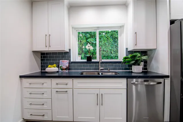 $1,399,000 | 1520 West Riverside Drive, Burbank, CA 91506