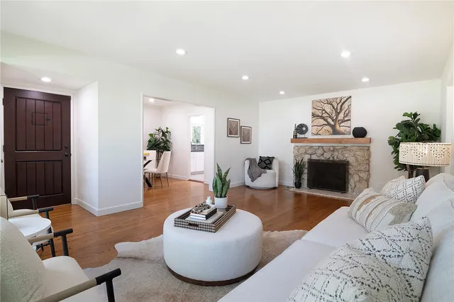$1,399,000 | 1520 West Riverside Drive, Burbank, CA 91506