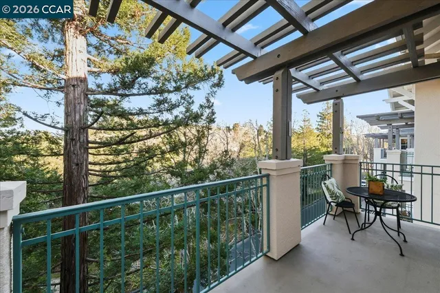 $425,000 | 1860 Tice Creek Drive, Unit 1420, Walnut Creek, CA 94595