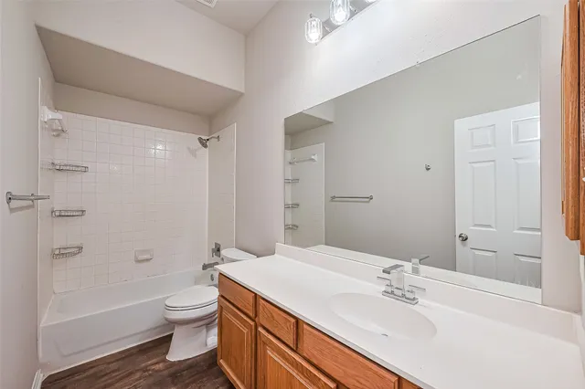 a view of empty room with windows