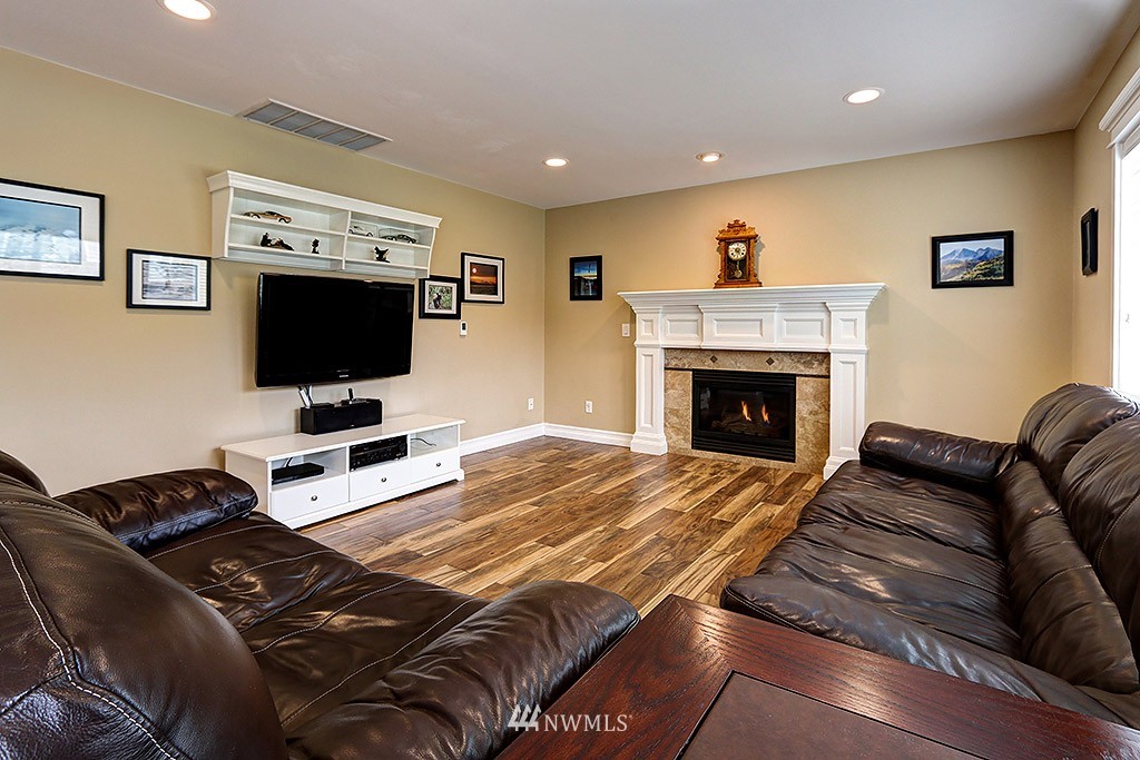 4325 Northeast 6th Court Renton, WA 98059 - Photo 12 of 25