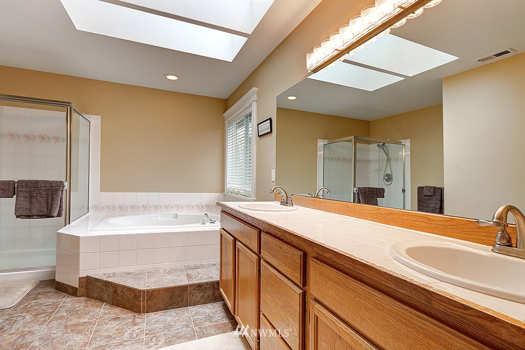 4325 Northeast 6th Court Renton, WA 98059 - Photo 18 of 25
