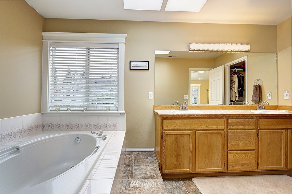 4325 Northeast 6th Court Renton, WA 98059 - Photo 19 of 25