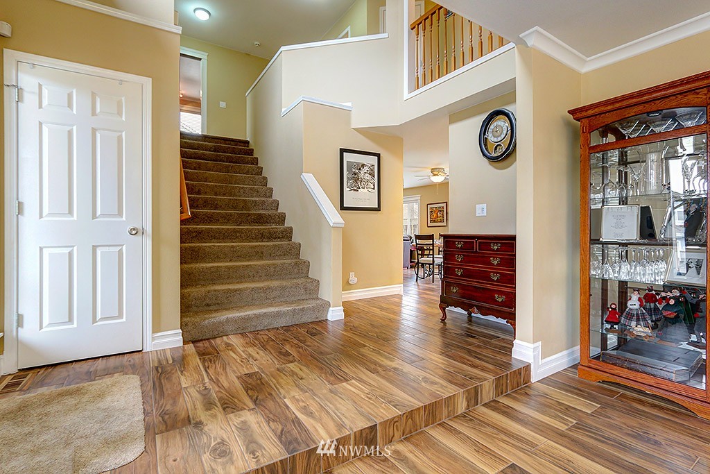 4325 Northeast 6th Court Renton, WA 98059 - Photo 3 of 25