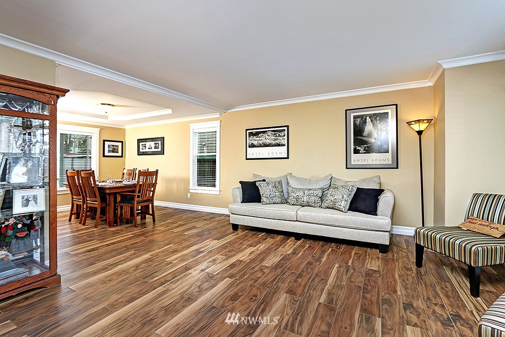 4325 Northeast 6th Court Renton, WA 98059 - Photo 5 of 25