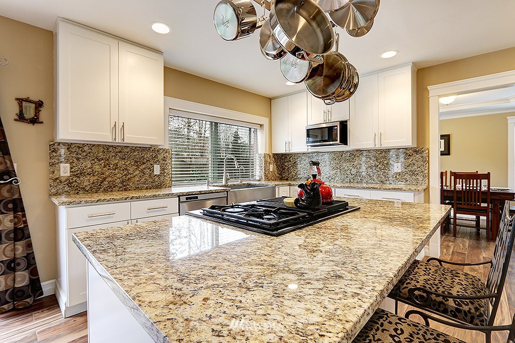 4325 Northeast 6th Court Renton, WA 98059 - Photo 8 of 25