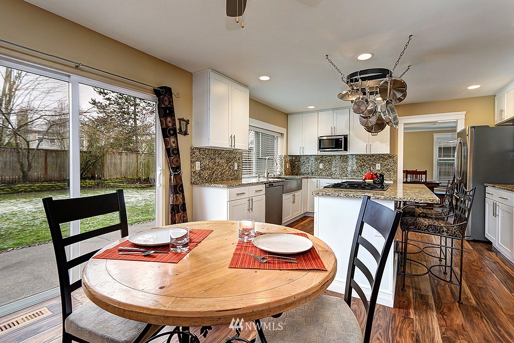 4325 Northeast 6th Court Renton, WA 98059 - Photo 10 of 25