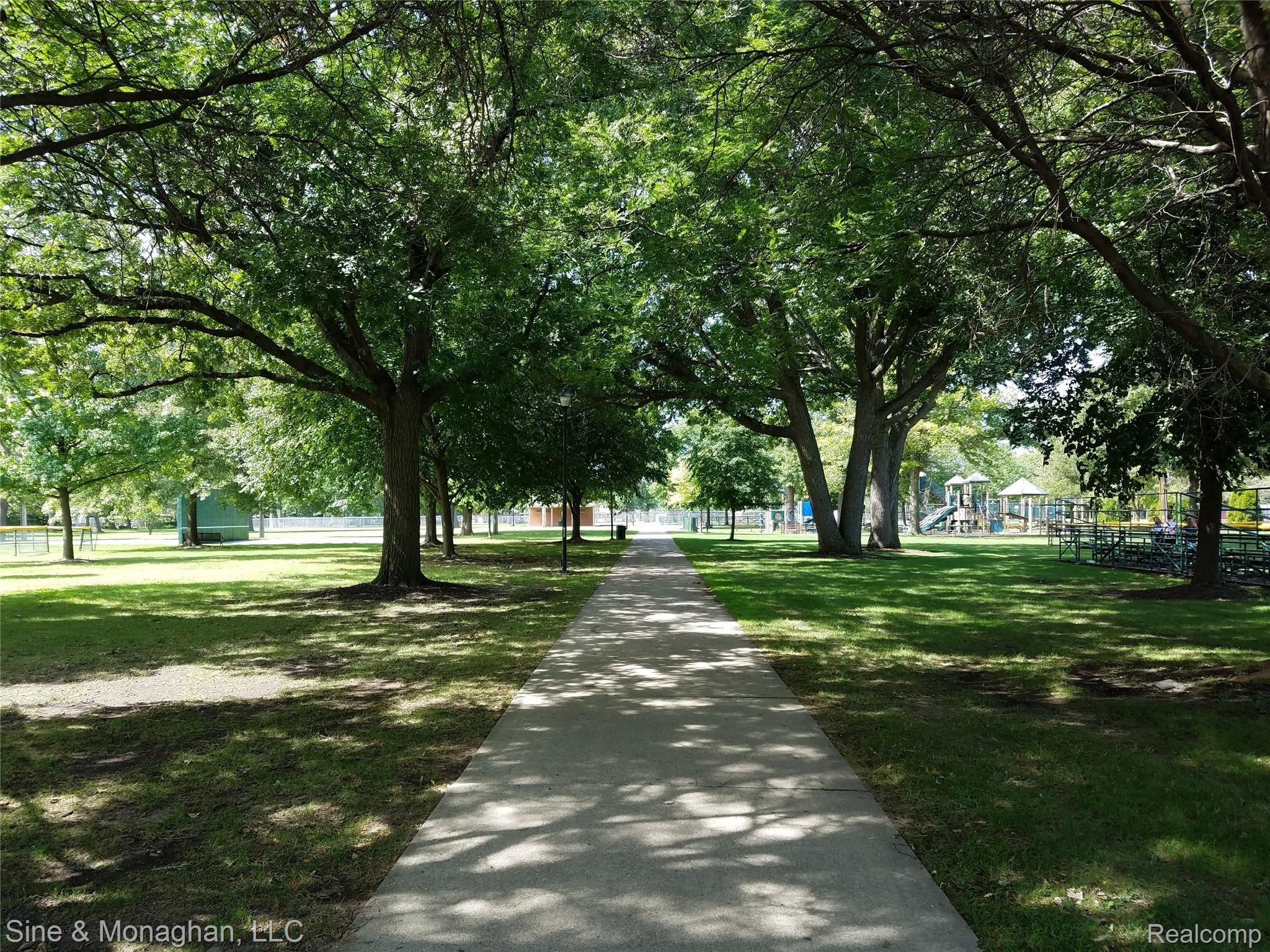 2024 Oxford Road Grosse Pointe, MI 48236 - Photo 17 of 20 Park Path