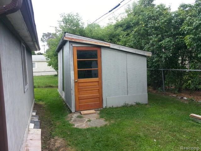 3065 Melvin Avenue Rochester, MI 48307 - Photo 27 of 31 shed1.jpg