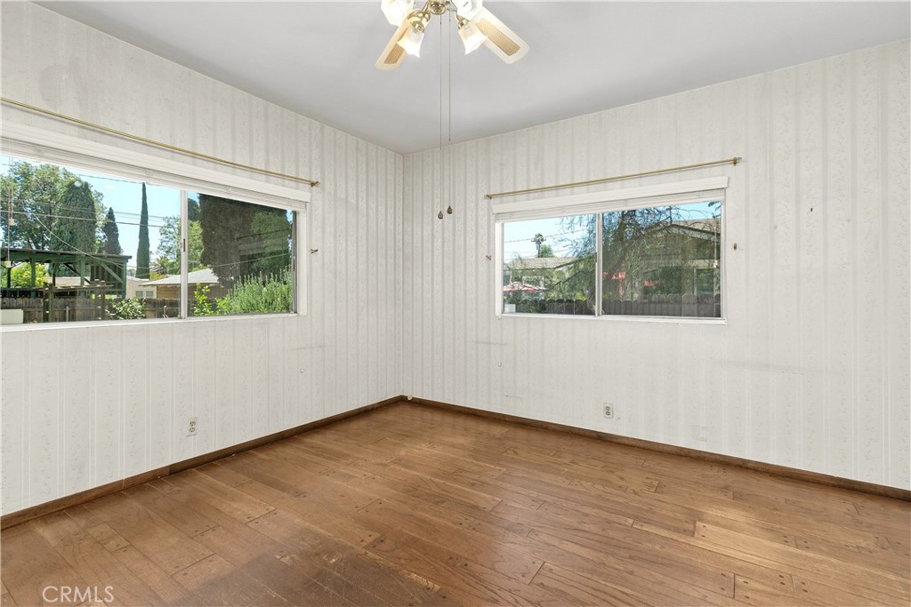 3892 Oakwood Place Riverside, CA 92506 - Photo 16 of 36 Bedroom #1 is spacious with plenty of light from the windows which look out to the back and side yards.