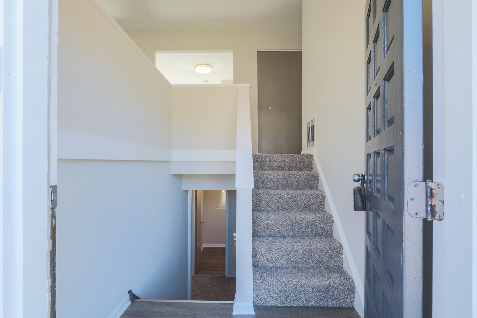 229 Riverside Drive Bolingbrook, IL 60440 - Photo 3 of 35 a view of entryway