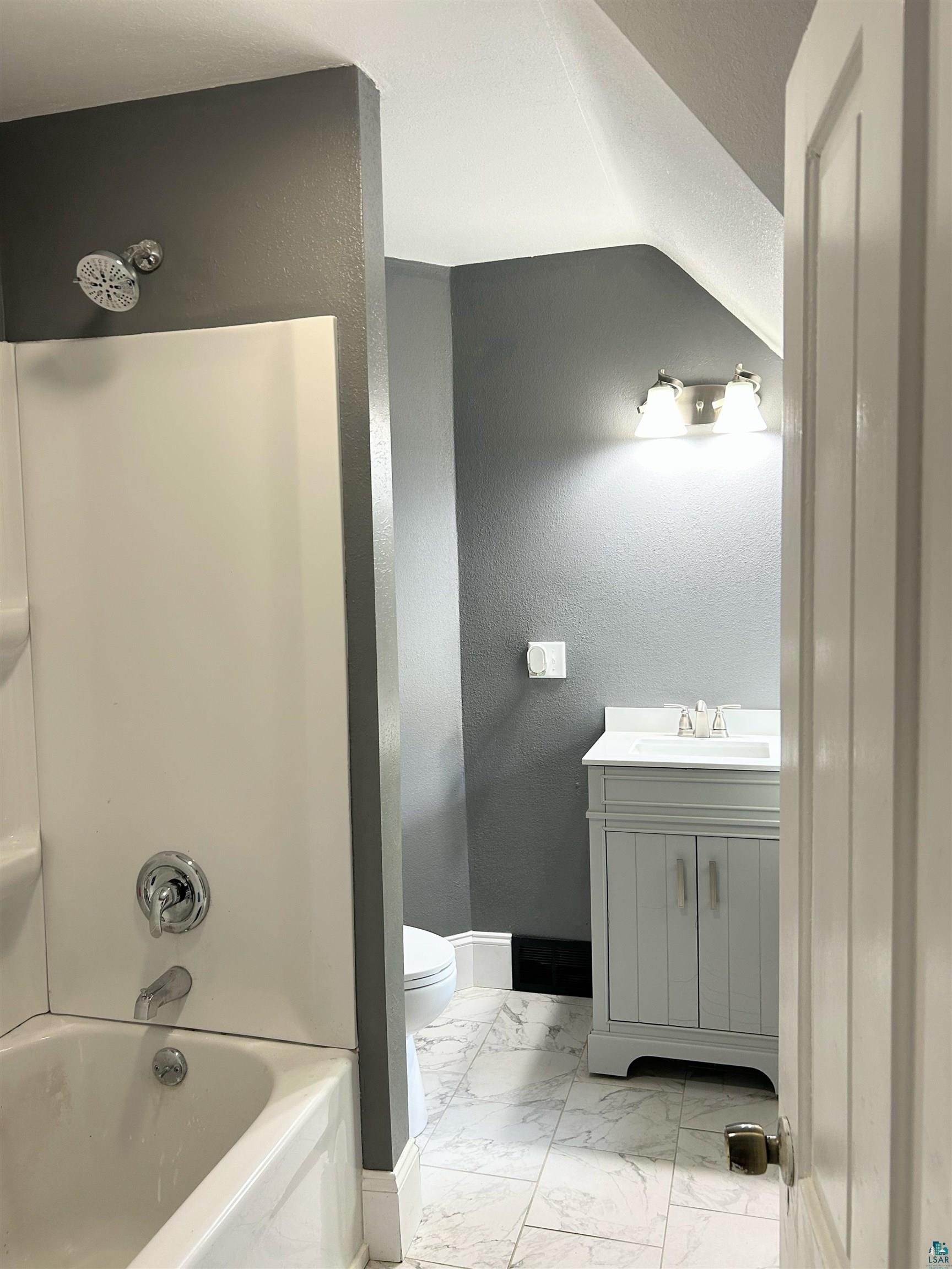 5611 London Road Duluth, MN 55804 - Photo 13 of 44 Upstairs Bath