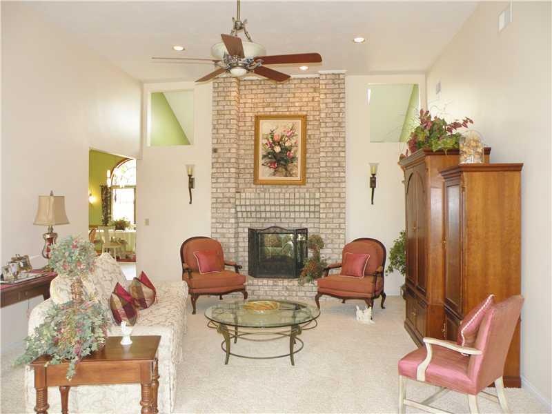 29 Green Valley Road Eighty Four, PA 15330 - Photo 5 of 25 Family Room.