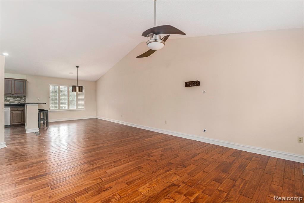4670 Covington Court Rochester, MI 48306 - Photo 7 of 39