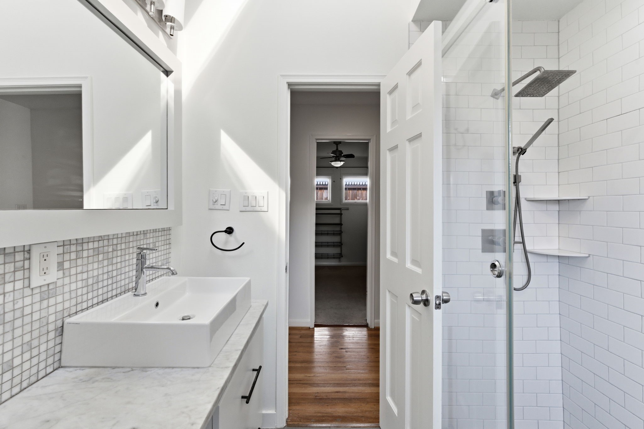 531 Azaleadell Drive Houston, TX 77018 - Photo 21 of 37 a bathroom with a bathtub and shower