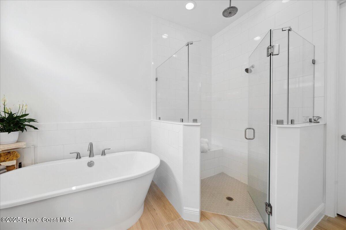 3234 Laming Way Melbourne, FL 32940 - Photo 25 of 59 a white bath tub sitting next to a white sink