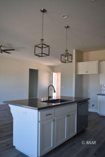 136 Rainshadow Court Ridgecrest, CA 93555 - Photo 8 of 35 Gallery Image 8