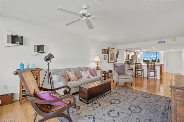 $4,000 | 290 Naples Cove Drive, Unit 2602, Naples, FL 34110