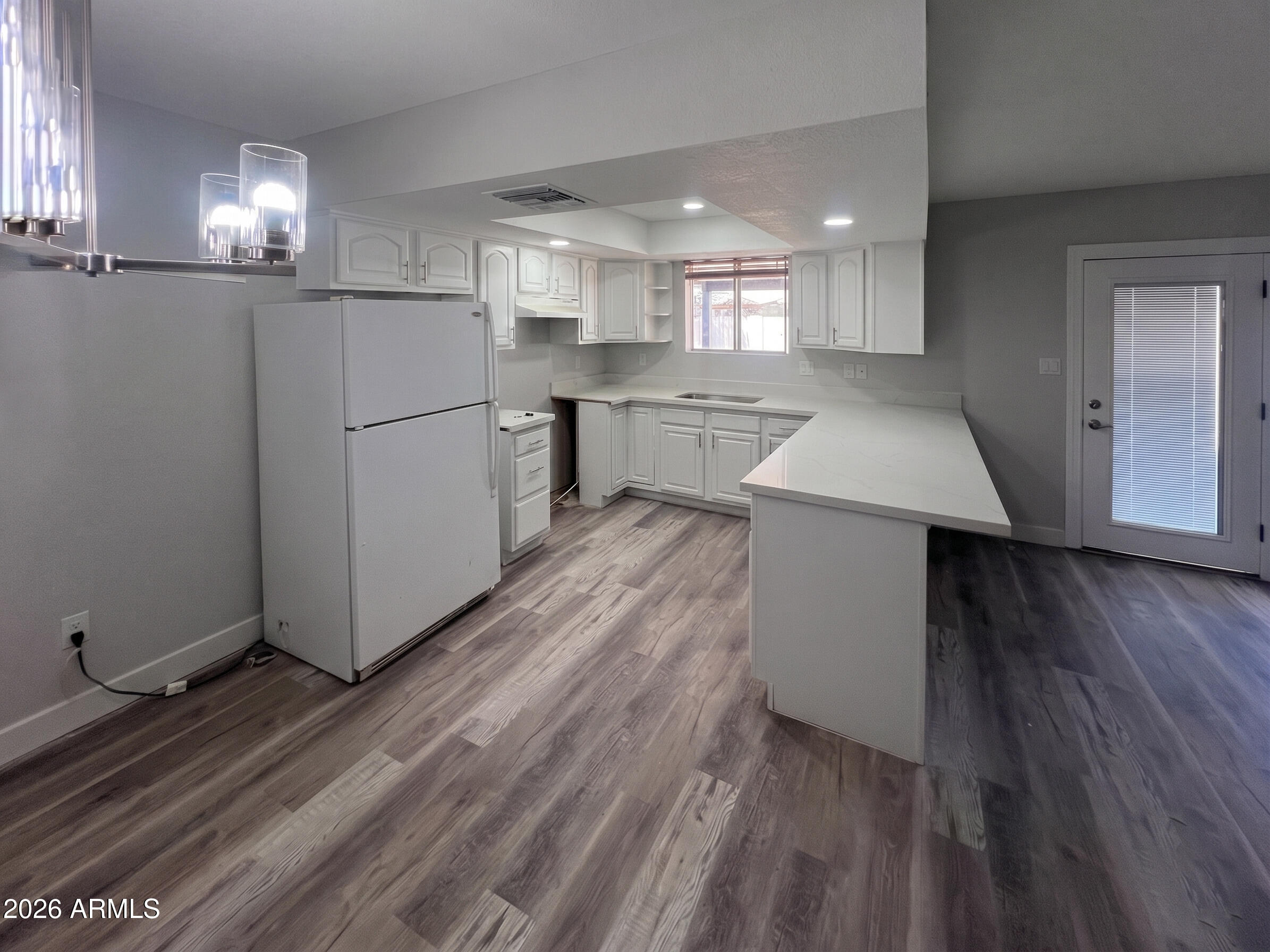 1432 South Oracle Mesa, AZ 85204 - Photo 7 of 13 008