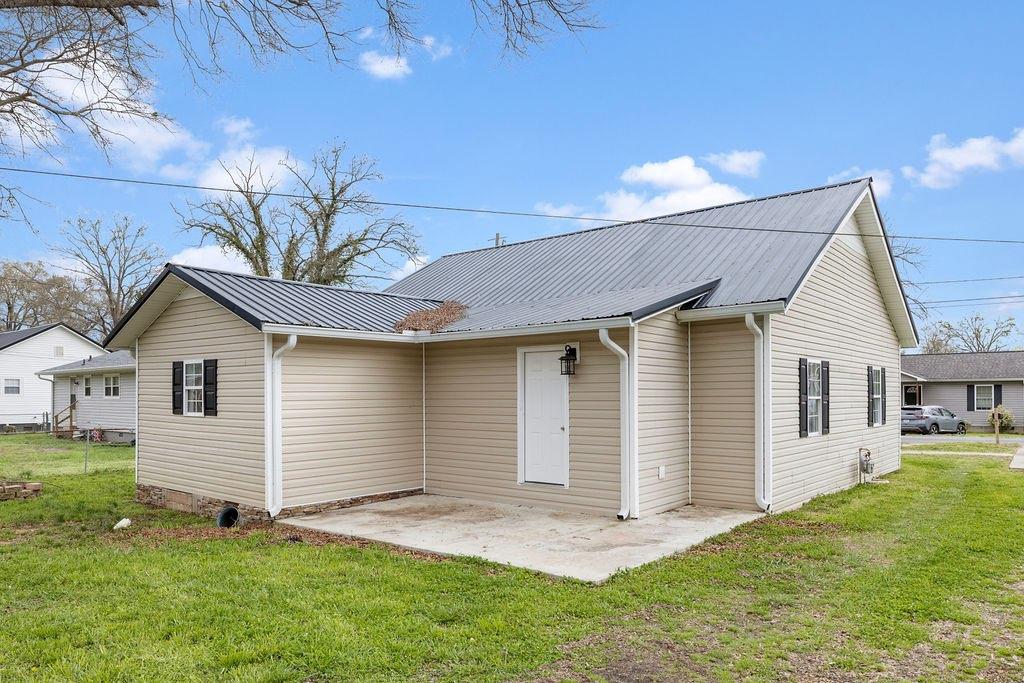 191 Elm Street Trion, GA 30753 - Photo 20 of 25 a view of a backyard with a garden and plants