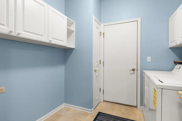 a view of room with an empty space