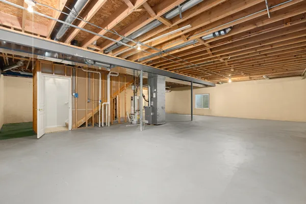 a view of a house with backyard and a garden