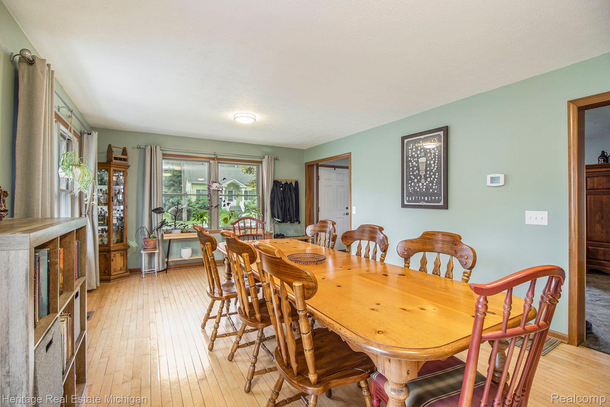 604 West Clinton Street Howell, MI 48843 - Photo 7 of 29 Flooded with natural light