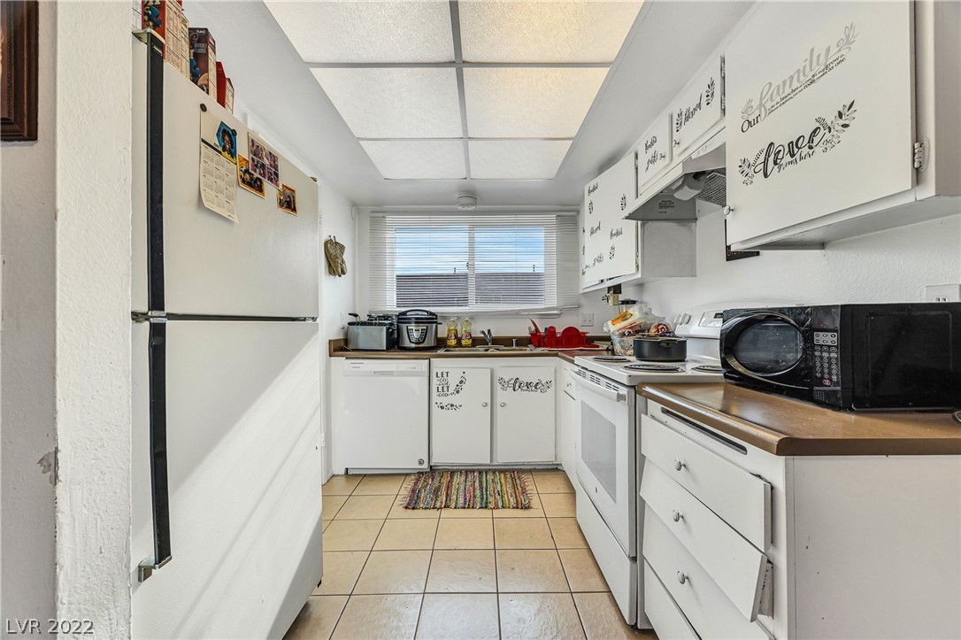 575 Roxella Lane, Unit D Las Vegas, NV 89110 - Photo 1 of 16