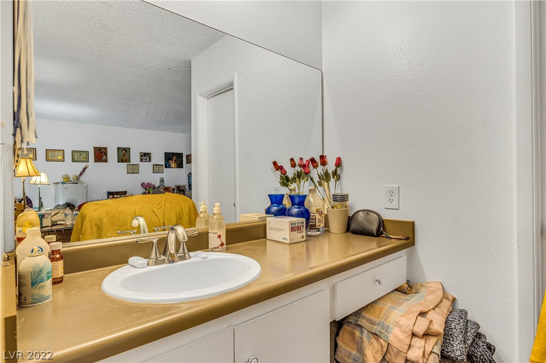 575 Roxella Lane, Unit D Las Vegas, NV 89110 - Photo 11 of 16