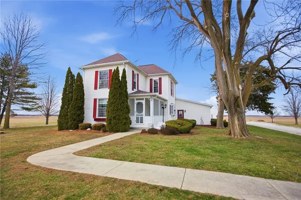 $324,500 | 21137 East Co Road 1050 North, Ashmore, IL 61912