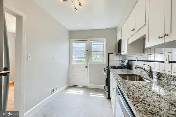 $2,200 | 7 Cardinal Road, Essex, MD 21221