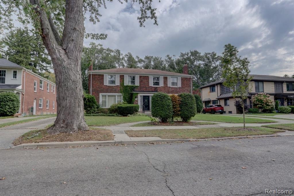 916 Harcourt Road Grosse Pointe, MI 48230 - Photo 1 of 28