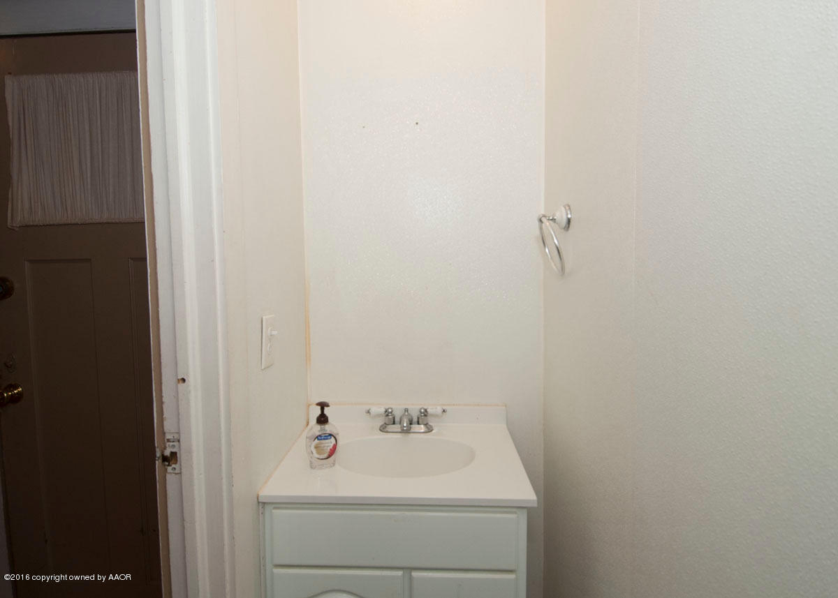 990 West Country Club Road Canyon, TX 79015 - Photo 14 of 34 POWDER BATH VIEW 1
