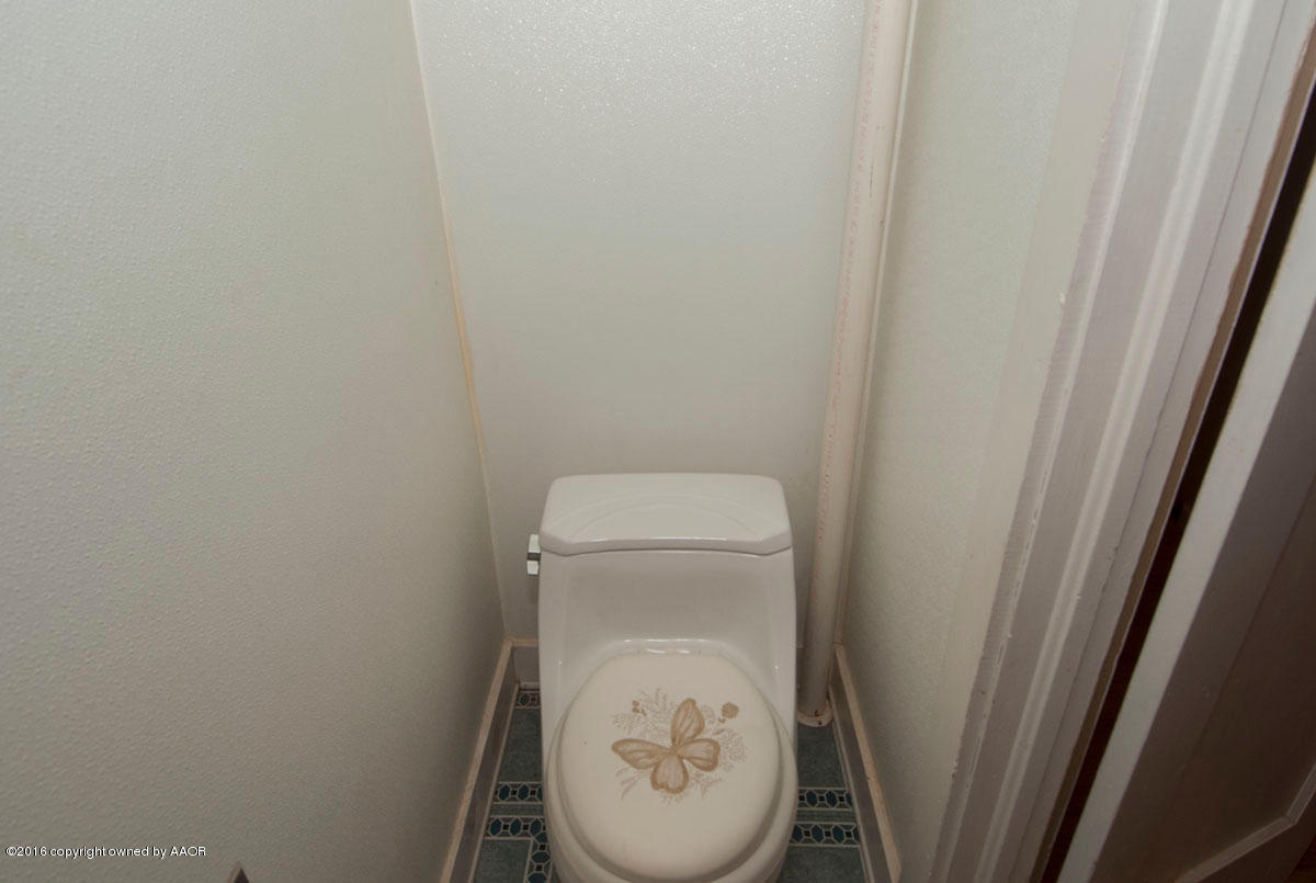 990 West Country Club Road Canyon, TX 79015 - Photo 15 of 34 POWDER BATH VIEW 2